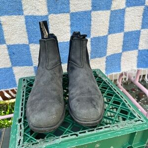 Blundstone rustic square toe Chelsea Boots in Charcoal Black Suede
